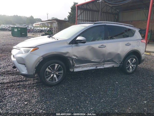 Toyota Rav4 Xle 2017 2T3WFREVXHW318085 Image 2