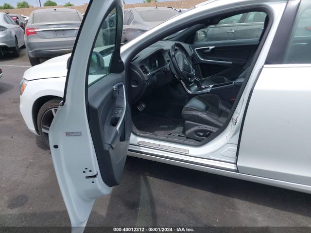 YV1902SS2F1251634 Volvo V60 T6 R-design Platinum