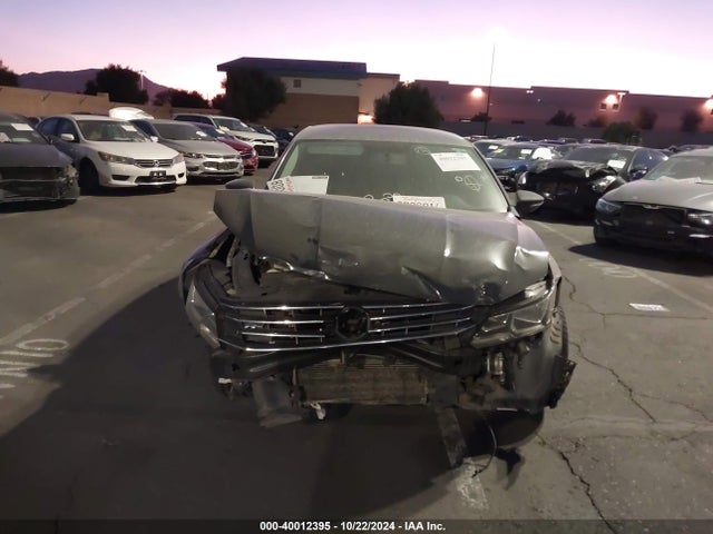 1VWDT7A39HC016697 Volkswagen Passat 1.8t R-line