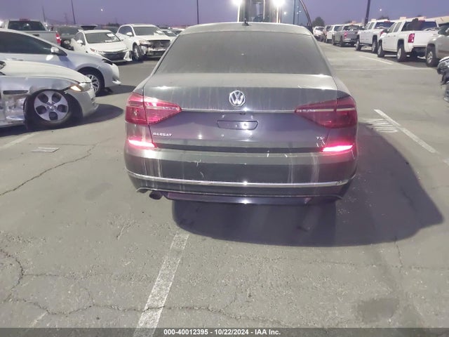 1VWDT7A39HC016697 Volkswagen Passat 1.8t R-line