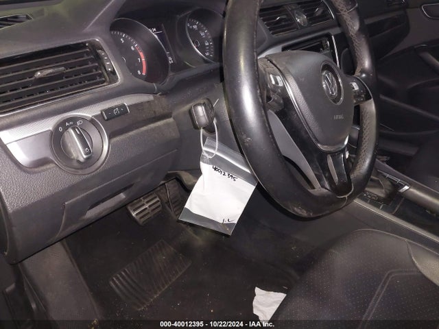 1VWDT7A39HC016697 Volkswagen Passat 1.8t R-line