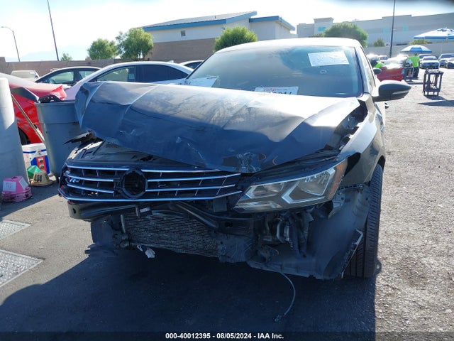 1VWDT7A39HC016697 Volkswagen Passat 1.8t R-line