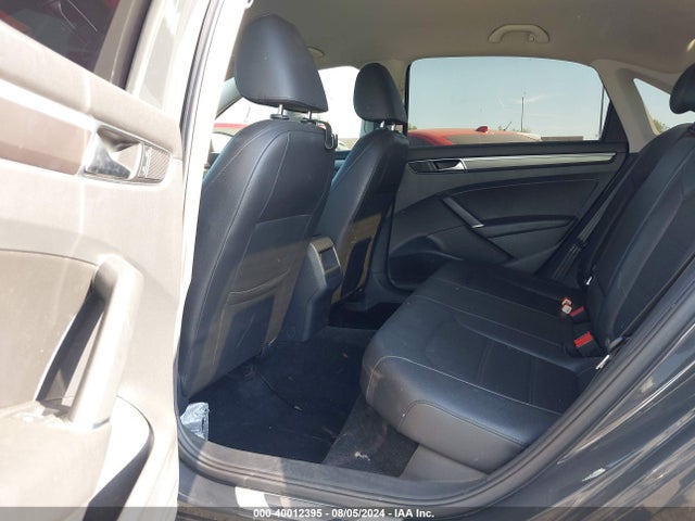 1VWDT7A39HC016697 Volkswagen Passat 1.8t R-line