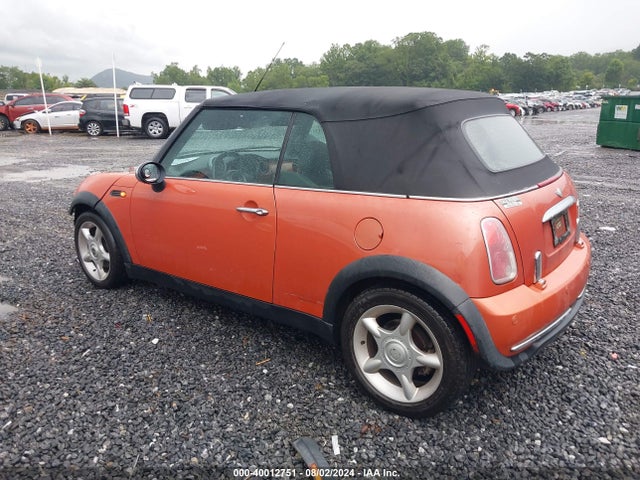 2006 MINI COOPER WMWRF335X6TF64812 Photo 2