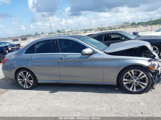 55SWF4JB6GU125739 Mercedes-Benz C 300 Luxury/sport