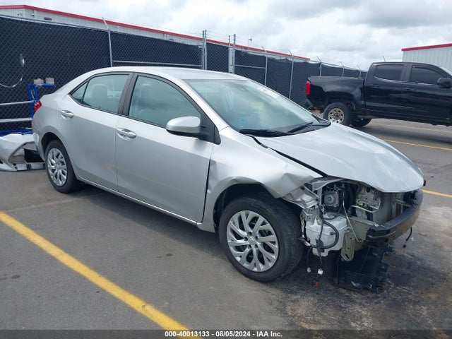 Toyota COROLLA LE 2018 5YFBURHE2JP823442 zdjęcie główne