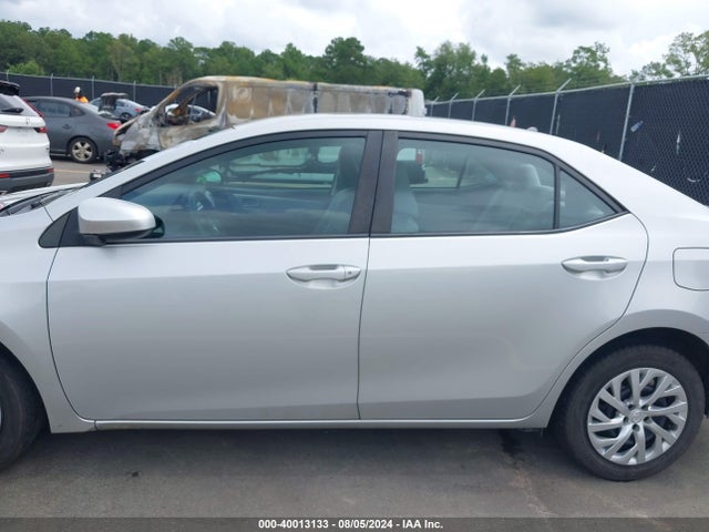 Toyota COROLLA LE 2018 5YFBURHE2JP823442 Image 15