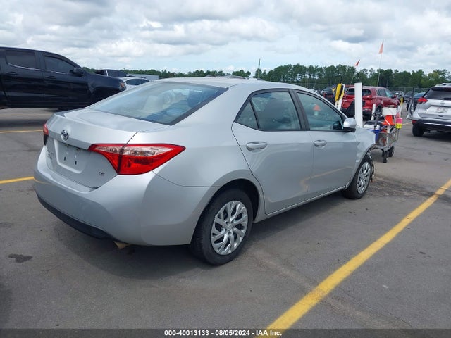 Toyota COROLLA LE 2018 5YFBURHE2JP823442 Image 4