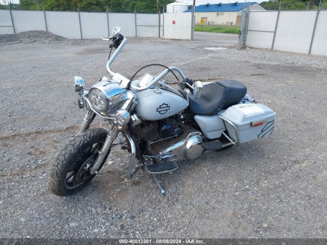2011 HARLEY-DAVIDSON FLHR 1HD1FB411BB628530 Photo 1