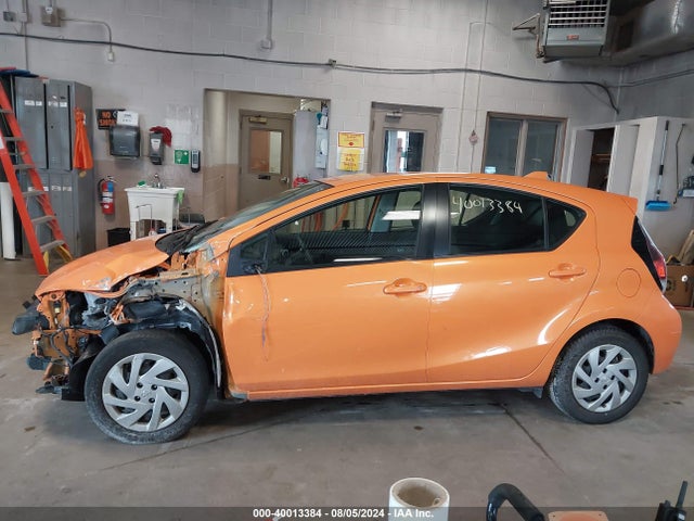 Toyota Prius C Two 2015 JTDKDTB37F1087033 Image 14
