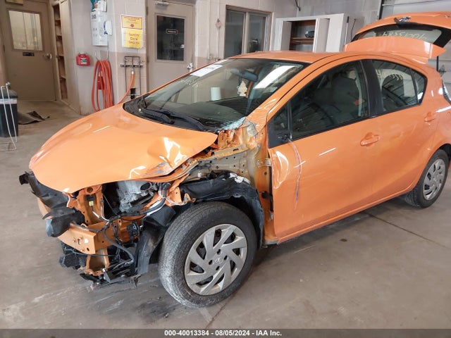 Toyota Prius C Two 2015 JTDKDTB37F1087033 Image 2
