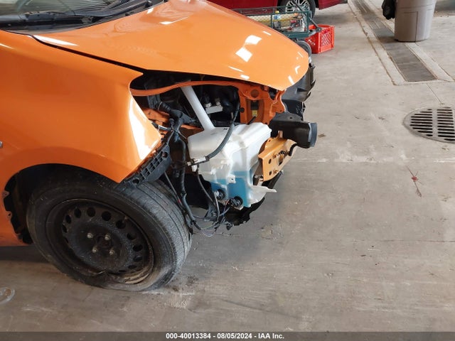Toyota Prius C Two 2015 JTDKDTB37F1087033 Image 6