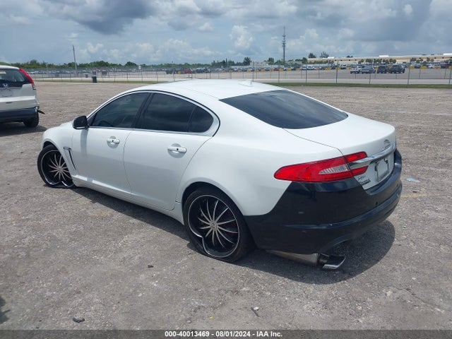 2015 JAGUAR XF SAJWA0FS5FPU56917 Photo 2