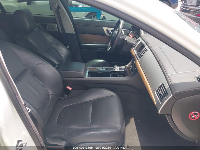 2015 JAGUAR XF SAJWA0FS5FPU56917 Photo 4