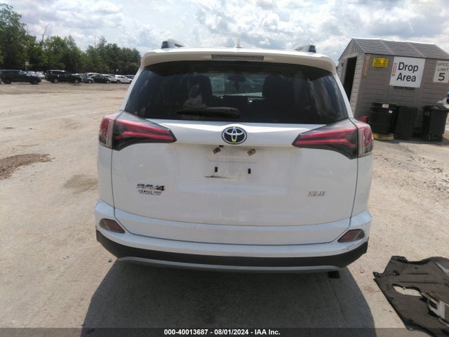 Toyota Rav4 Xle 2018 JTMWFREV8JJ726959 Image 17