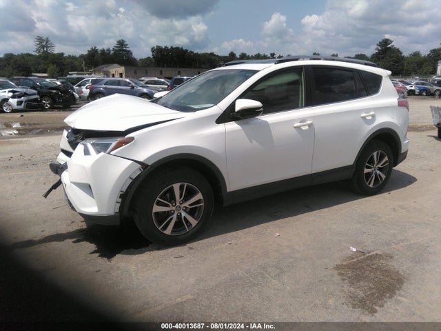 Toyota Rav4 Xle 2018 JTMWFREV8JJ726959 Image 2