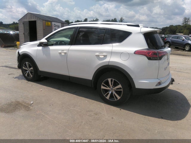 Toyota Rav4 Xle 2018 JTMWFREV8JJ726959 Image 3