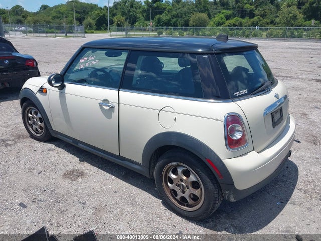 2012 MINI COOPER WMWSU3C59CT255879 Photo 2