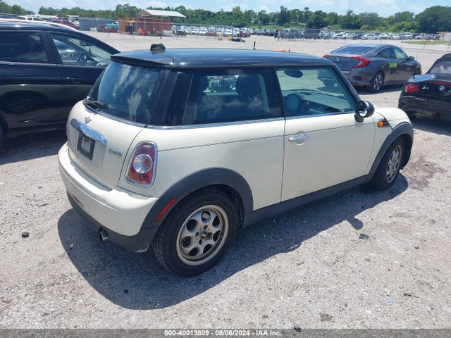 2012 MINI COOPER WMWSU3C59CT255879 Photo 3