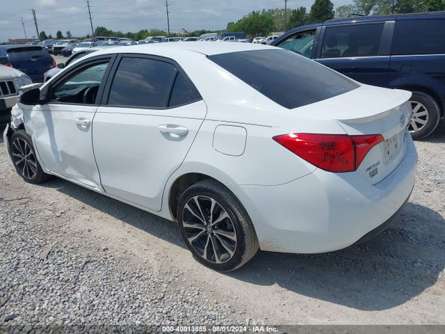 Toyota COROLLA SE 2018 5YFBURHE3JP834921 Image 3