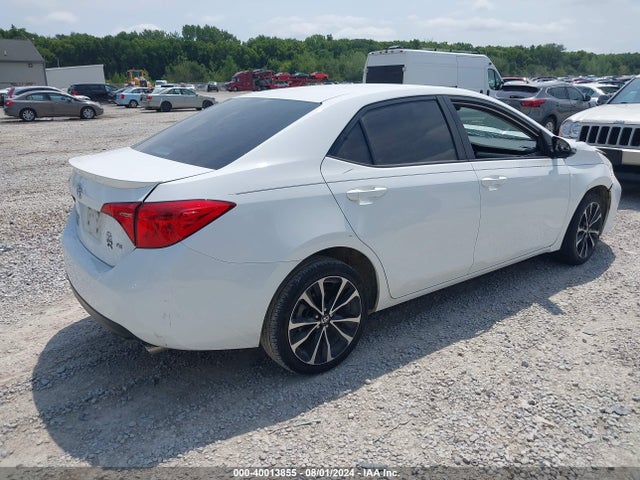 Toyota COROLLA SE 2018 5YFBURHE3JP834921 Image 4