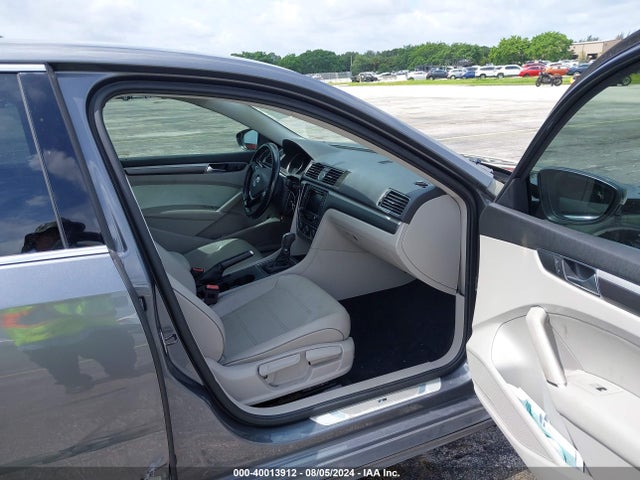 1VWDT7A32HC076272 Volkswagen Passat 1.8t R-line