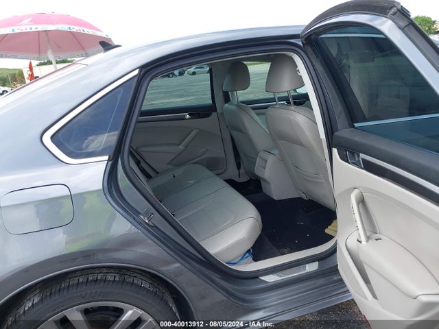 1VWDT7A32HC076272 Volkswagen Passat 1.8t R-line