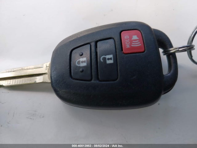 Toyota RAV4 LE 2016 JTMZFREV4GJ100539 Image 11