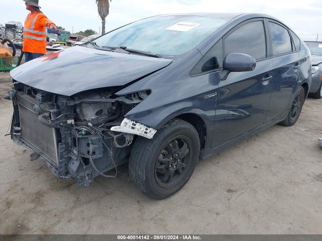 Toyota Prius Three 2015 JTDKN3DU1F1981466 Image 2