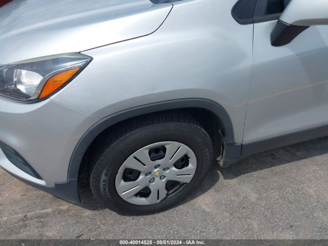 3GNCJKSB7JL281665 Chevrolet TRAX LS