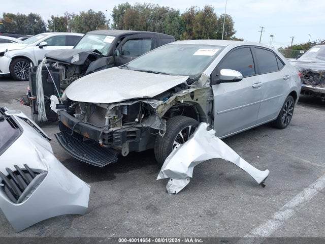 Toyota COROLLA SE 2018 5YFBURHE9JP742812 Image 2