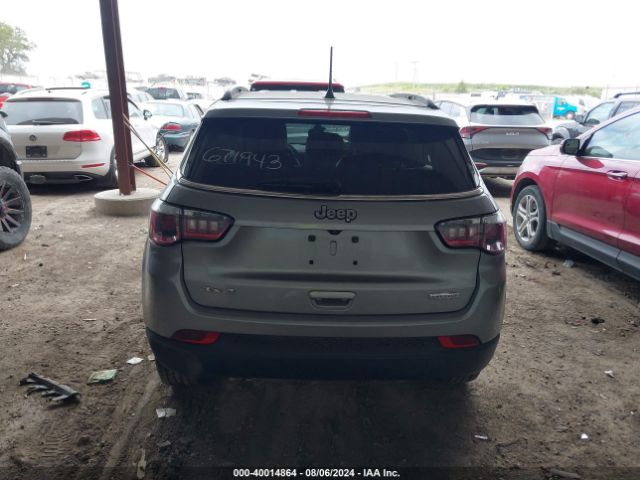 3C4NJDBB2JT135879 Jeep Compass Latitude 4x4