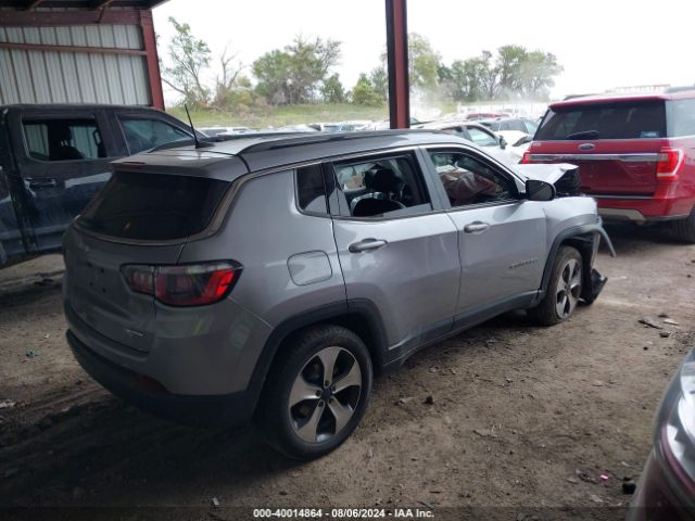 3C4NJDBB2JT135879 Jeep Compass Latitude 4x4