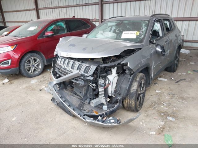 3C4NJDBB2JT135879 Jeep Compass Latitude 4x4