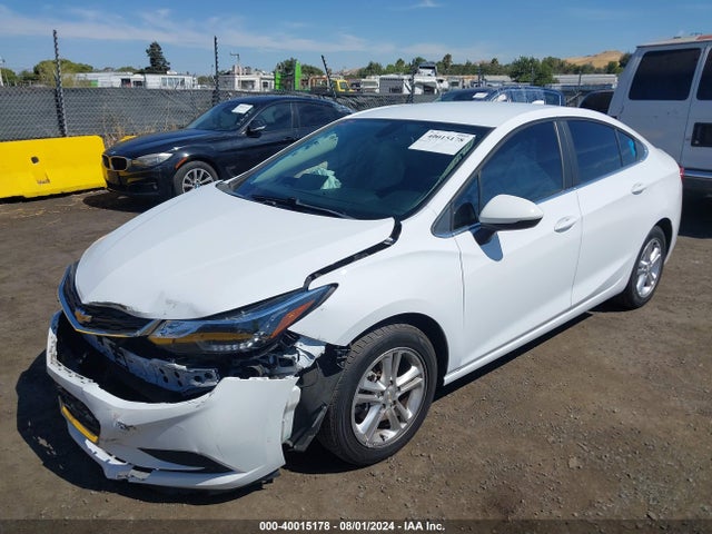 Chevrolet Cruze Lt Auto 2018 1G1BE5SM2J7239333 Image 2