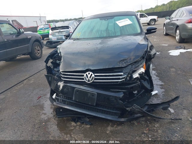 1VWBT7A35EC106044 Volkswagen Passat 1.8t Se