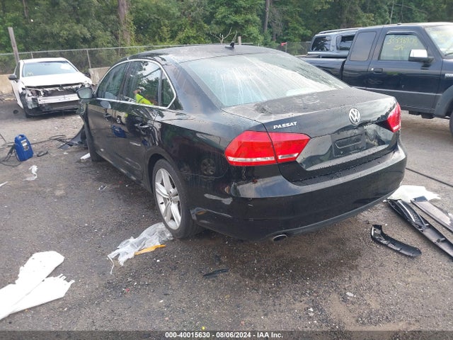 1VWBT7A35EC106044 Volkswagen Passat 1.8t Se