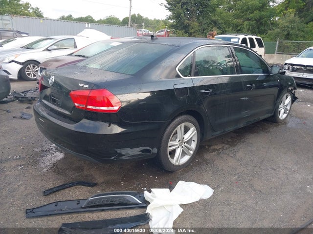 1VWBT7A35EC106044 Volkswagen Passat 1.8t Se