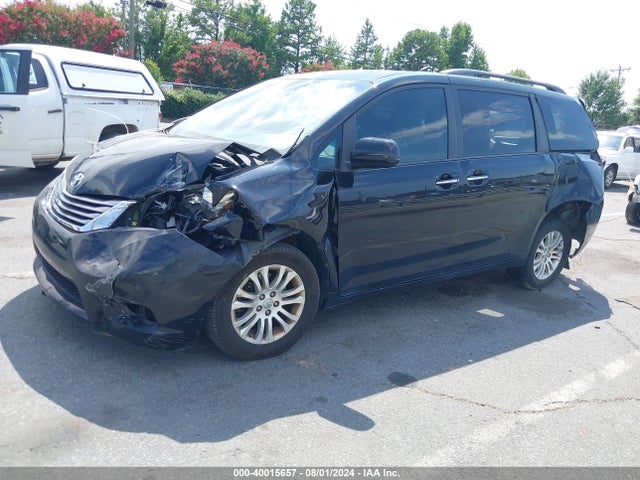 Toyota Sienna Xle 8 Passenger 2017 5TDYZ3DC2HS805893 Image 2