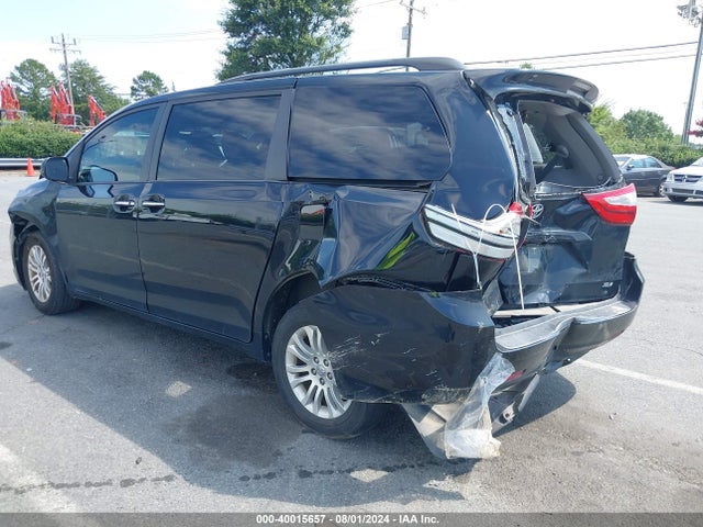 Toyota Sienna Xle 8 Passenger 2017 5TDYZ3DC2HS805893 Image 3