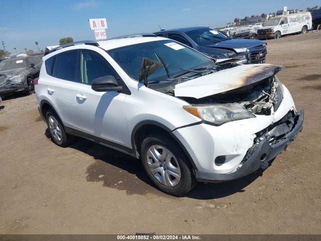 Toyota RAV4 LE 2015 JTMZFREV3FJ025427 головне зображення