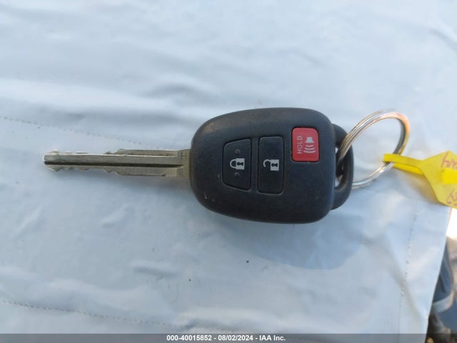 Toyota RAV4 LE 2015 JTMZFREV3FJ025427 Image 11