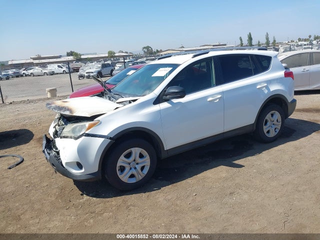 Toyota RAV4 LE 2015 JTMZFREV3FJ025427 Image 2