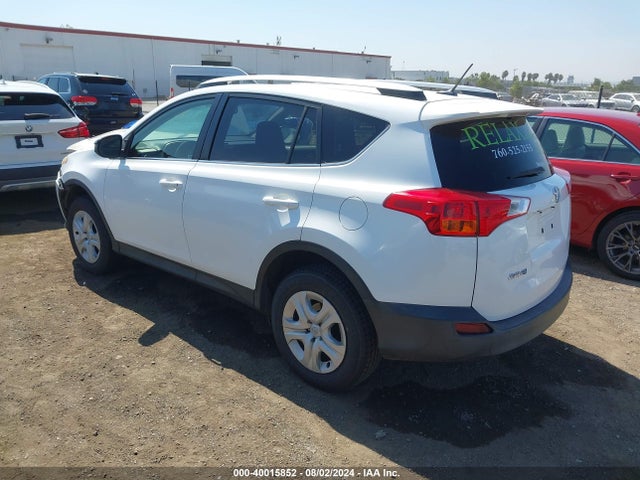 Toyota RAV4 LE 2015 JTMZFREV3FJ025427 Image 3