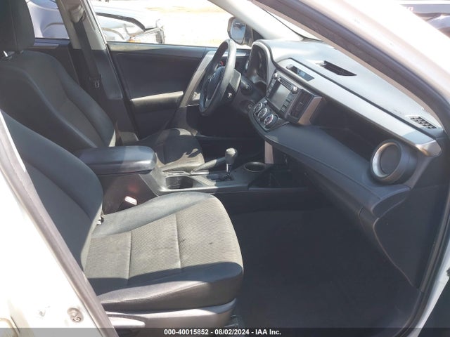 Toyota RAV4 LE 2015 JTMZFREV3FJ025427 Image 5