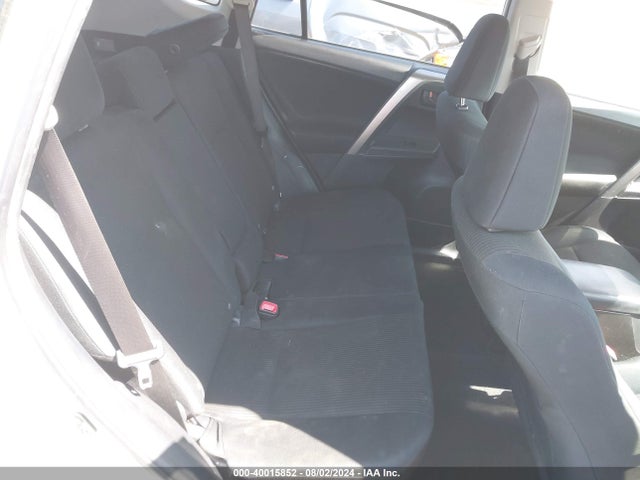 Toyota RAV4 LE 2015 JTMZFREV3FJ025427 Image 8