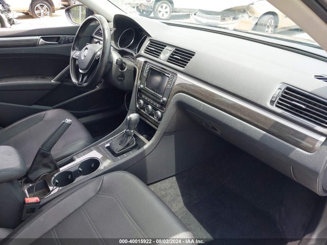 1VWGT7A37HC021488 Volkswagen Passat 1.8t Se