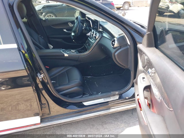 55SWF4JB8HU186673 Mercedes-Benz C 300 Luxury/sport