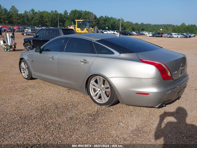 2014 JAGUAR XJ SAJWA2GZXE8V63090 Photo 2