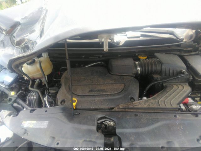 2C4RC1CG8NR105251 Chrysler Voyager Lx